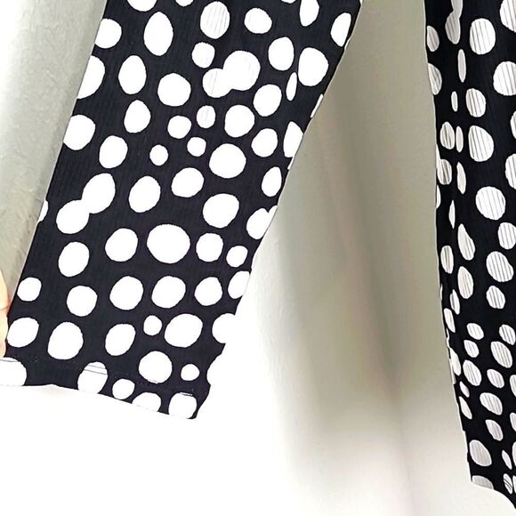 Cato Black & White Polka-dot Top with Black Lace Neckline, Size 18/20 NWT - Picture 4 of 10